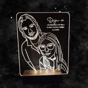 lámpara acrílica personalizada con base de madera